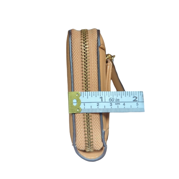 #53 - GUESS Los Angeles Wallet - Picture 7 of 7